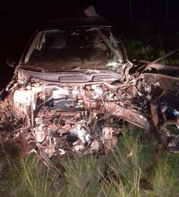 Motorista embriagado fica ferido ap�s batida entre carro e caminh�o canavieiro, em Tupi Paulista