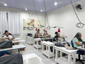 Fundo Social e Linoforte formam turma de corte e costura industrial