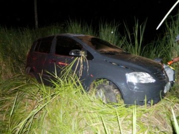 Motorista perde a dire��o pr�ximo ao trevo da Lagoa Seca, em Adamantina