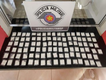 Pol�cia Militar de Adamantina apreende mais de 100 papelotes de coca�na
