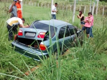 Ex-vereador de Fl�rida morre ao bater carro contra pilastra de viaduto