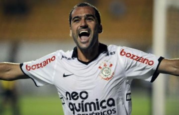 Danilo renova com o Corinthians at 2015