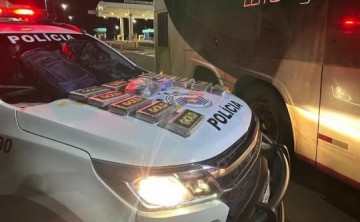 Passageira demonstra nervosismo durante fiscaliza��o e acaba presa com 15 kg de coca�na, crack e skunk em Regente Feij�