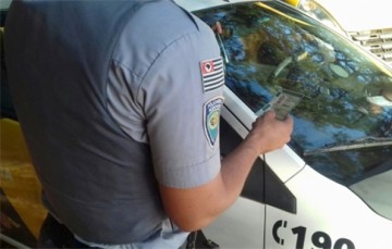 Adamantina: motorista � preso pela Pol�cia Rodovi�ria com CNH falsa