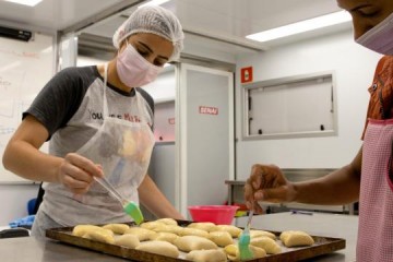Secretaria de Ind�stria e Com�rcio em parceria com o SENAI realizam curso de fabrica��o de produtos de confeitaria