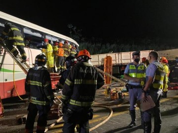 'S� tinha trabalhador', afirma sobrevivente de batida entre �nibus e caminh�o que matou sete pessoas