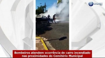 V�DEO: Bombeiros atendem ocorr�ncia de carro incendiado nas proximidades do Cemit�rio Municipal