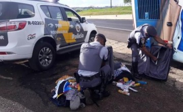 Pol�cia Rodovi�ria localiza coca�na em fundos falsos de malas e prende homem por tr�fico de droga