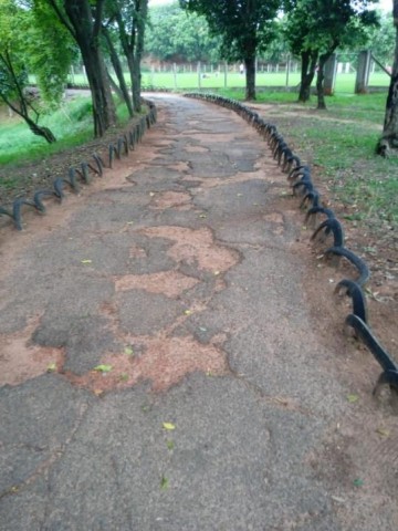 Morador do bairro Vale do Sol denuncia condies precrias de pistas de caminhada do Parque do Povo e do Parque do Sol