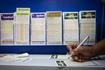 Mega acumula e paga R$ 102 milh�es amanh�