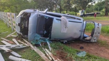 Motorista morre e outras tr�s pessoas ficam feridas em acidente de tr�nsito em trecho de estrada vicinal em Tupi Paulista