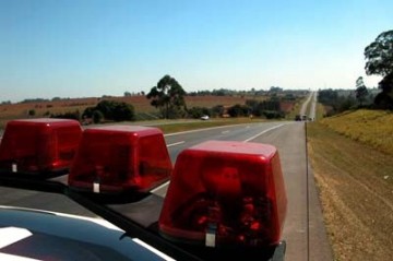 Tup�: quatro morrem em acidente na 294