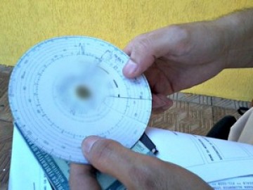 Ipem autua 30% dos caminh�es ap�s fiscaliza��o na Jo�o Ribeiro de Barros