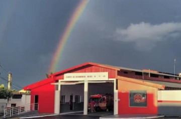 Trabalhador sofre choque el�trico durante descarregamento de madeira em Tupi Paulista