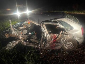 Aps coliso entre carro e caminho, passageiro morre em Mirante do Paranapanema