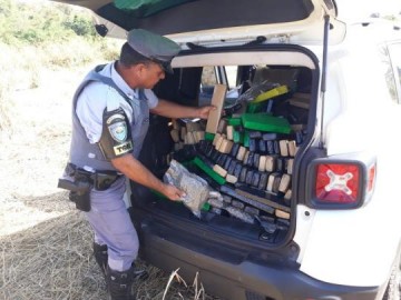 Motorista tenta escapar de abordagem policial, mas acaba detido com carga de maconha e skank em ve�culo