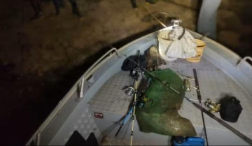 Dois s�o flagrados no Rio Feio na altura do Salto Botelho e s�o multados em quase R$ 3 mil