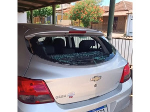 Prefeito de Rancharia denuncia 'retalia��o' � secret�ria de obras, que teve carro apedrejado