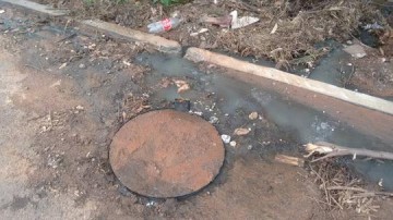 Residencial Beija-Flor: esgoto a c�u aberto