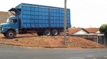 Eu rep�rter: internauta diz que caminh�o pode cair sobre sua casa no bairro M�rio Covas