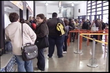 Atraso em v�o causa confus�o no aeroporto