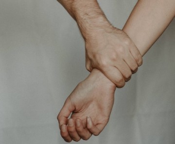 Mulher � agredida pelo marido por ir � igreja sem seu consentimento em Mar�lia