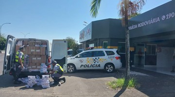 Policia Rodovi�ria apreende Van carregada com cigarros do Paraguai na SP-294