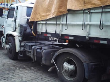 Roubo de carga preocupa caminhoneiros da regi�o de Mar�lia