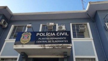 Travesti confessa ter desferido tr�s facadas nas costas de homem na Vila S�o Jorge, em Presidente Prudente