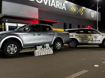 Motorista � preso com 64 quilos de coca�na escondidos em carro na SP-321 em Bauru