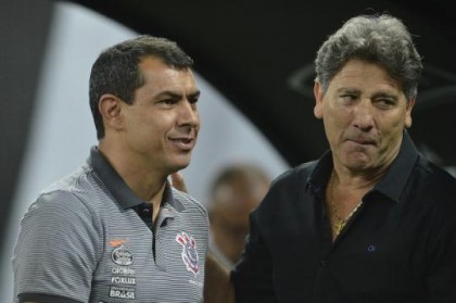 Carille e Renato Gacho antes da partida entre Corinthians e Grmio (Foto: Agncia Estado)