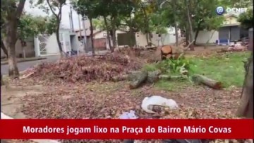 VDEO: Moradores reclamam de lixo espalhado em praa do bairro Mario Covas