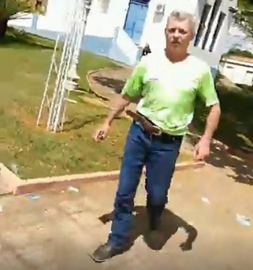 V�DEO: Jornalista que falava sobre pris�o de prefeito durante elei��es � amea�ado em Bocaina