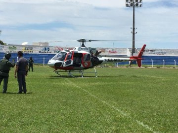 Helic�ptero �guia da PM d� apoio em Osvaldo Cruz