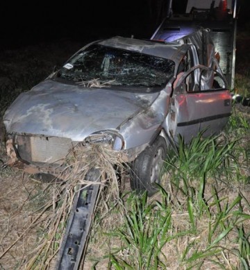 Homem passa mal ao dirigir e perde controle de ve�culo na Rodovia Comandante Jo�o Ribeiro de Barros (SP-294) em Fl�rida Paulista