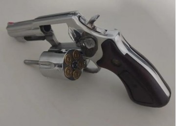 Rapaz � preso em flagrante por posse ilegal de arma de fogo de uso restrito na Vila Marcondes, em Presidente Prudente