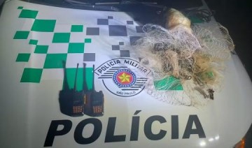 Pol�cia Ambiental flagra homens pescando em local proibido no Rio do Peixe, em Parapu�