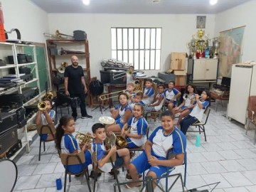 Projeto entre a Secretaria de Cultura, Banda Marcial e Projeto Guri atende mais de 380 crian�as com ensino de m�sica