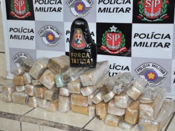 Casal � preso com 22 kg de maconha dentro da lataria de ve�culo