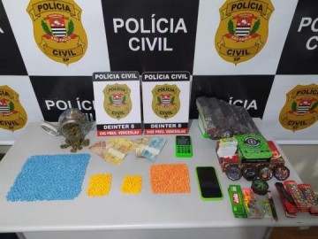Opera��o policial apreende quase 900 comprimidos de ecstasy em resid�ncia e prende rapaz de 22 anos em Presidente Venceslau