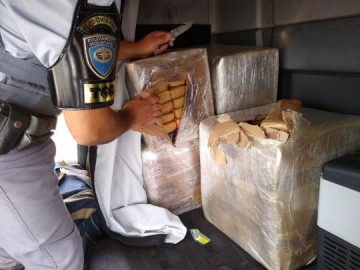 Motorista leva quase 203 quilos de maconha em caminh�o e acaba preso em flagrante pela Pol�cia Rodovi�ria