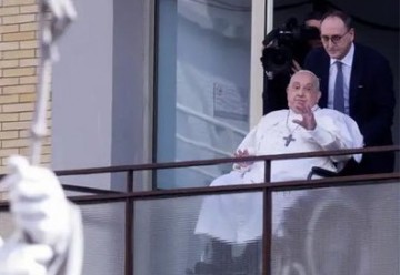 Papa Francisco deixa hospital ap�s 38 dias