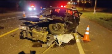 Batida frontal de carros em via de acesso � Rodovia Comandante Jo�o Ribeiro de Barros deixa duas pessoas feridas em Paulic�ia