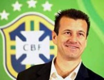 Jornal: FIFA descarta punir Dunga por xingamentos
