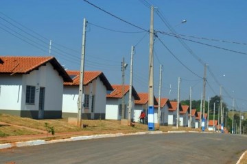 Prefeito confirma mais 200 casas populares para a regio leste