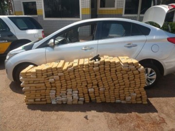 Carga de maconha e pistola municiada s�o apreendidas em carro durante fiscaliza��o em Rosana