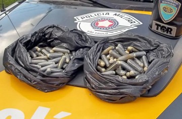 Bolivianos levavam c�psulas de coca�na no est�mago