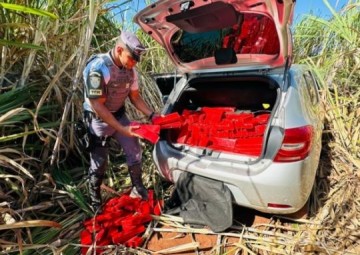 Pol�cia Rodovi�ria apreende mais de 300kg de drogas em Quat�