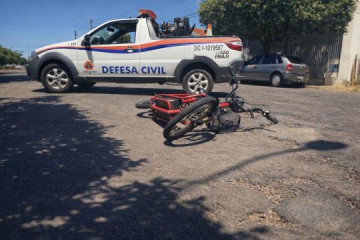 Idoso de 75 anos fica gravemente ferido ap�s acidente entre carro e bicicleta el�trica em Osvaldo Cruz