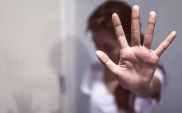 Homem estaciona carro em frente � casa da ex-namorada para vigi�-la e acaba preso por descumprir medida protetiva